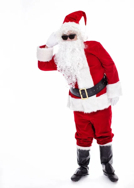 Glücklich Weihnachtsmann zuhörend und isoliert auf weiß — Stockfoto
