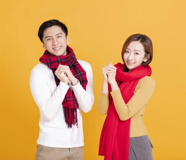 Pasangan muda asia bahagia merayakan tahun baru Cina — Stok Foto