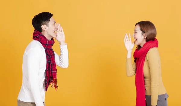 Side view asian young couple  shouting — Stock Photo, Image
