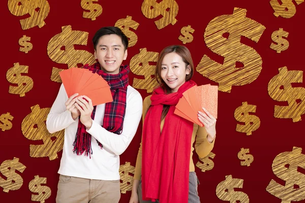 Feliz asiático jovem casal celebrando chinês ano novo — Fotografia de Stock