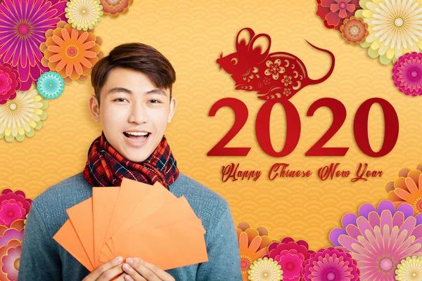 Jovem asiático celebrando para o ano novo chinês. texto chinês — Fotografia de Stock