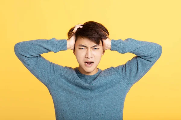 Young man yelling and screaming — Stock Photo, Image