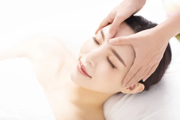 Closed young woman face and head massage in spa — Stock Photo, Image