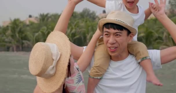 Happy Asian Family Having Fun Beach — ストック動画