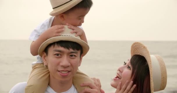 Happy Asian Family Having Fun Beach — Stock Video