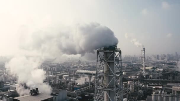 Aerial View Industrial Area Chemical Plant Smoking Chimney Factory — 비디오