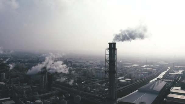 Αεροφωτογραφία Της Βιομηχανικής Περιοχής Χημική Μονάδα Καμινάδα Καπνίσματος Από Εργοστάσιο — Αρχείο Βίντεο