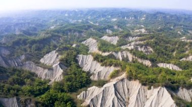 Tianliao Ay Dünyası 'nın havadan görünüşü. Volkan çamuru ve kireçtaşı alanı. Kaohsiung. Tayvan.