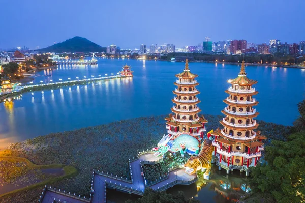 Aerial View Lotus Pond Dragon Tiger Pagodas Night Kaohsiung City — Stock Photo, Image