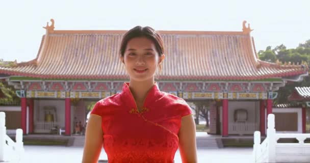 Asiática Joven Mujer Viejo Tradicional Chino Vestidos Templo — Vídeo de stock