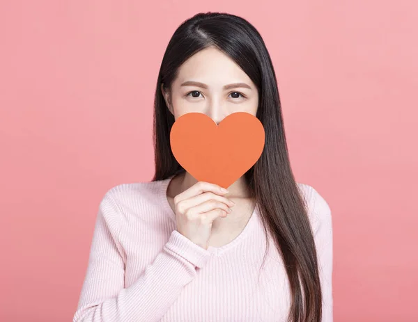 Gelukkige Jonge Vrouw Met Rode Papieren Harten Vieren Valentijnsdag — Stockfoto