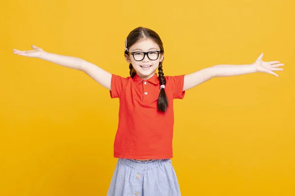 Menina Estudante Feliz Adorável Isolado Amarelo — Fotografia de Stock