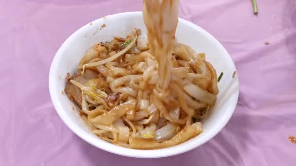 Taiwanese Traditional Food Hakka Flat Noodles — Stock Video
