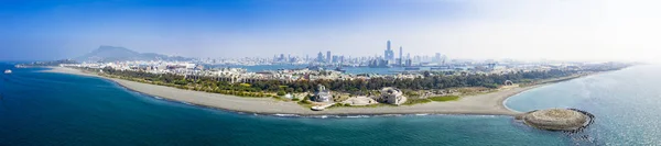 高雄市港と旗津海水浴場の空中風景 — ストック写真