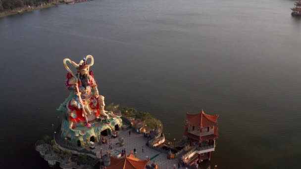 Vista Aérea Deus Xuantiano Buddha Lagoa Lótus Kaohsiung Taiwan — Vídeo de Stock