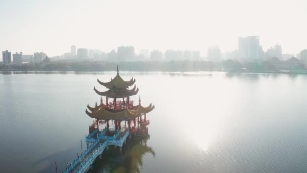 Luchtfoto Lotus Vijver Lente Herfst Pagodes Bij Zonsopgang Kaohsiung Taiwan — Stockvideo