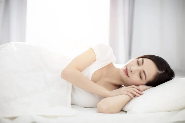 Beautiful Young Woman Sleeping Bed — Stock Photo, Image