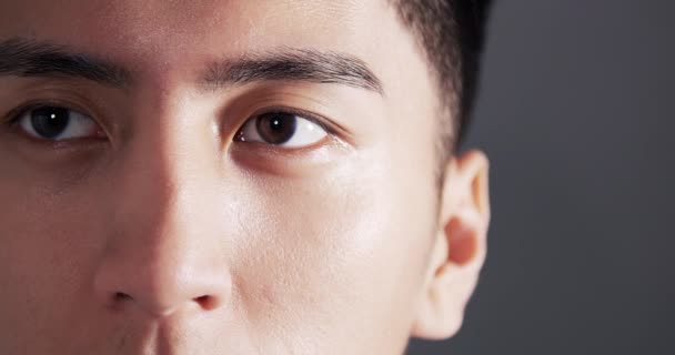 Asyalı Adamın Yüzünü Gözlerini Kapat — Stok video