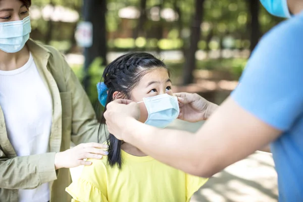 Parent Child Wear Face Mask Coronavirus Flu — Stock Photo, Image