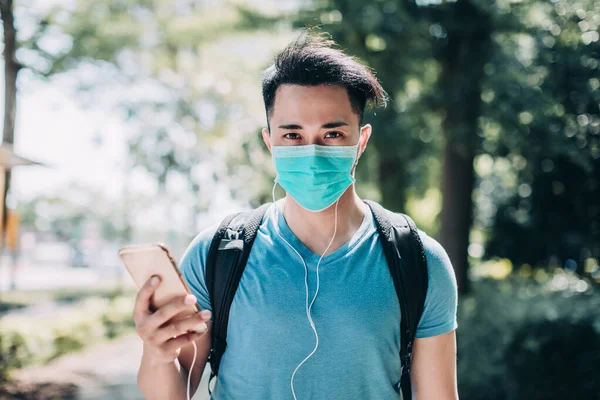 Mladý Muž Nosí Masku Během Koronaviru Chřipky — Stock fotografie