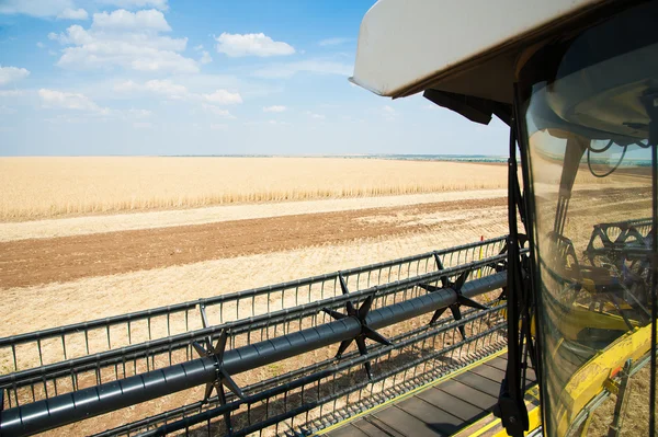 Mähdrescher bereit für die Ernte — Stockfoto