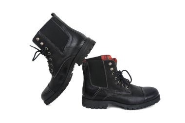 Bir çift izole yüksek siyah erkek bot 