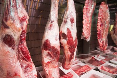 Bir kasap dükkanında et