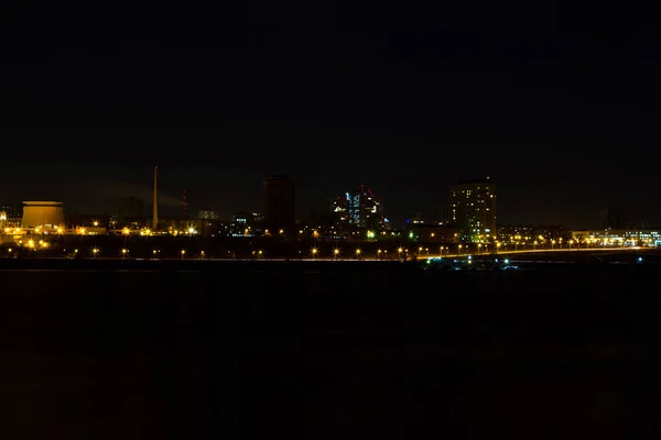 Panorama Van Stad Nachts Rivier Voorgrond — Stockfoto