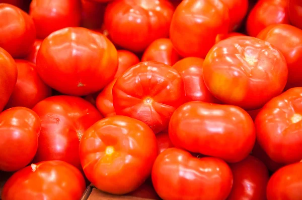 Pomodori Freschi Maturi Una Scatola Vendita Nel Negozio Alimentari Pomodori — Foto Stock
