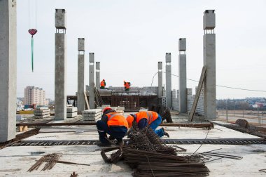 İnşaat site işçileri. Yeni Bina İnşaatı