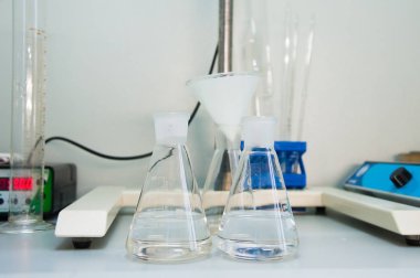 Modern kimya laboratuvarı