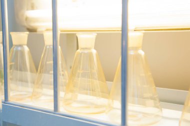 Modern kimya laboratuvarı