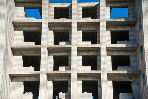 Byggandet av flera våningar bostadshus — Stockfoto