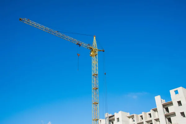 Bouw van meerdere verdiepingen residentieel gebouw — Stockfoto