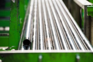 Metal boruların üretimi için bitki. Çelik borular yığını
