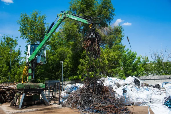 Industrial line for recycling of old household appliances, elect — Stock Photo, Image