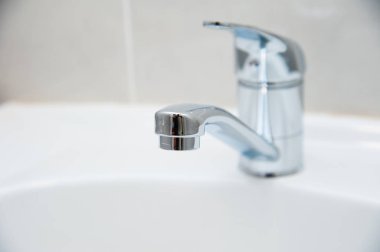 Sıra modern seramik yıkama el havzalarının yakın çekim