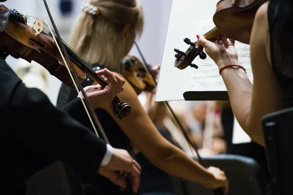 Violinist spelar violin närbild — Stockfoto