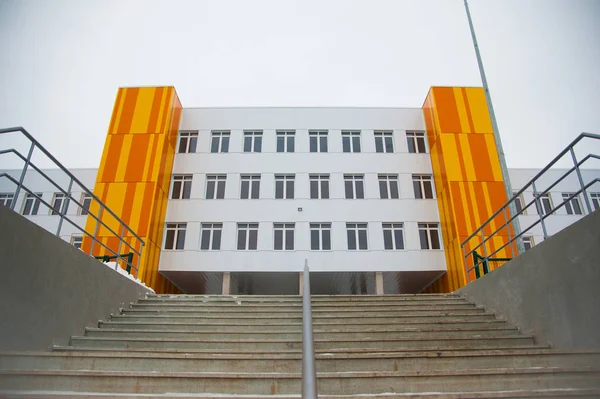 Modern yeni okul binası — Stok fotoğraf