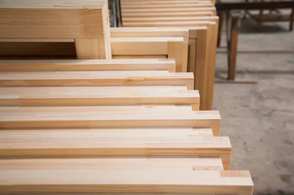 Fabricación de puertas de madera, ventanas, muebles — Foto de Stock