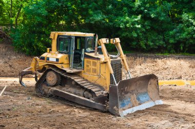 Toprak ile çalışan Ekskavatör