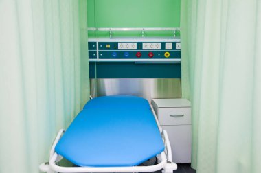 Modern klinikteki ameliyathane.