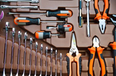 Araba tamiri için araç gereçleri olan kutu, yakın plan