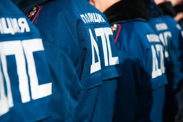 Rosyjscy Policjanci Mundurach Tekst Języku Rosyjskim Patrol Drogowy — Zdjęcie stockowe