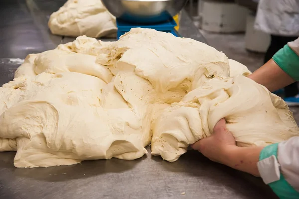 Panadería Producción Pan Panecillos Pasteles Galletas Trabajo Baker — Foto de Stock