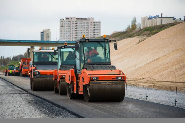 Дорожные Катки Работающие Новой Площадке Дорожного Строительства — стоковое фото