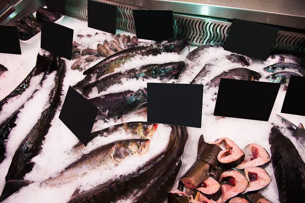 Produits Viande Poisson Sur Étagère Dans Magasin Pile Poissons Sur — Photo