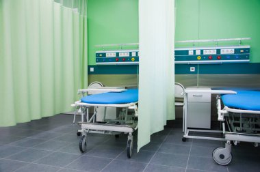 Modern klinikteki ameliyathane.
