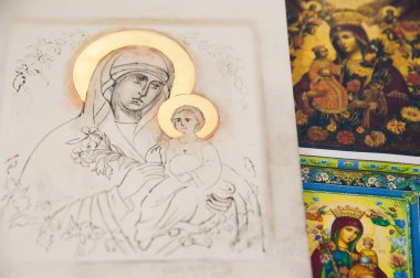 Restorasyon atölyesinde antik Hıristiyan simgesi