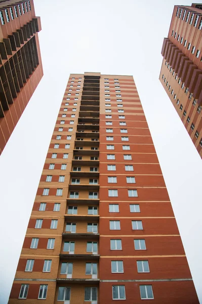 Brand New Apartment Building Gray Autumn Sky — Stock Photo, Image